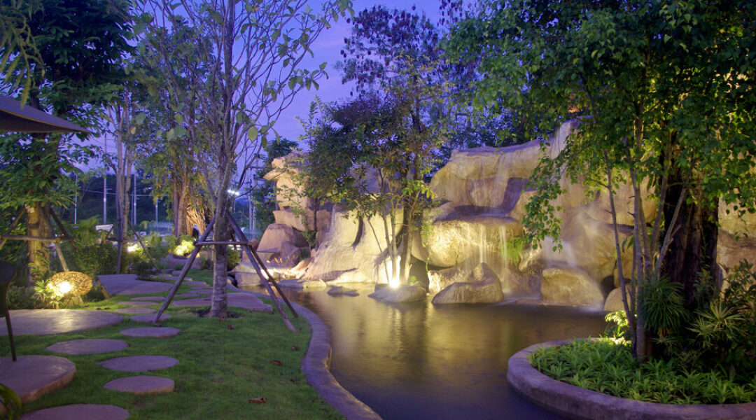 eclaire-jardin-cascade