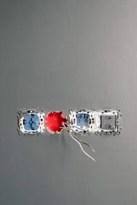 mur-cable-prise