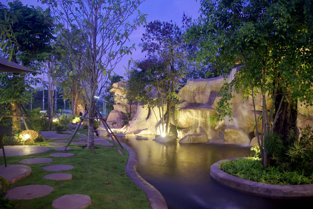 eclaire-jardin-cascade