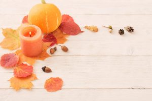 bougies-orange-fleurs-